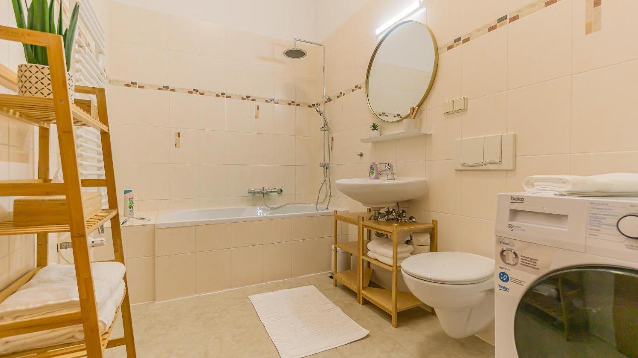 Cityapartment - 53 M², 2 Zimmer, Zentral, Netflix, Kueche, Waschmaschine Cottbus Dış mekan fotoğraf
